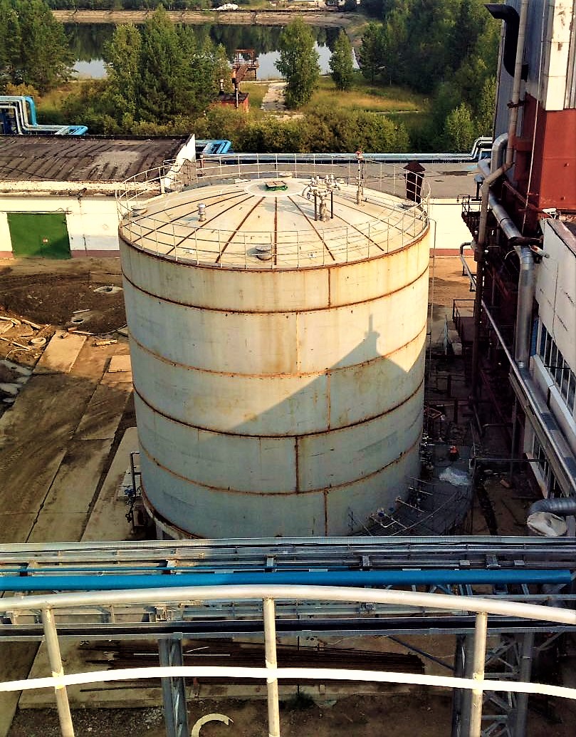 Pictures 8. Cryogenic storage tank prior to commencement of the paint job